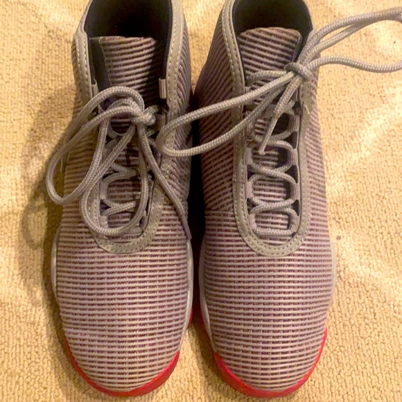 Girls Jordan’s - Picture 2 of 3